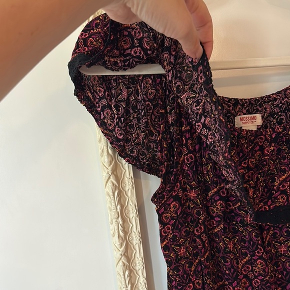 MOSSIMO SUPPLE CO. | Boho Black and Red Floral Blouse Over the Shoulder - Picture 6 of 10